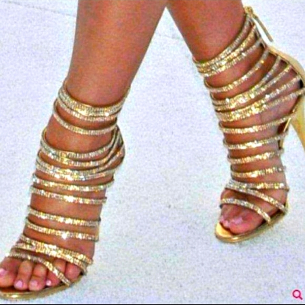 Sexyyyyy heels ๐ - Picture 1 of 5